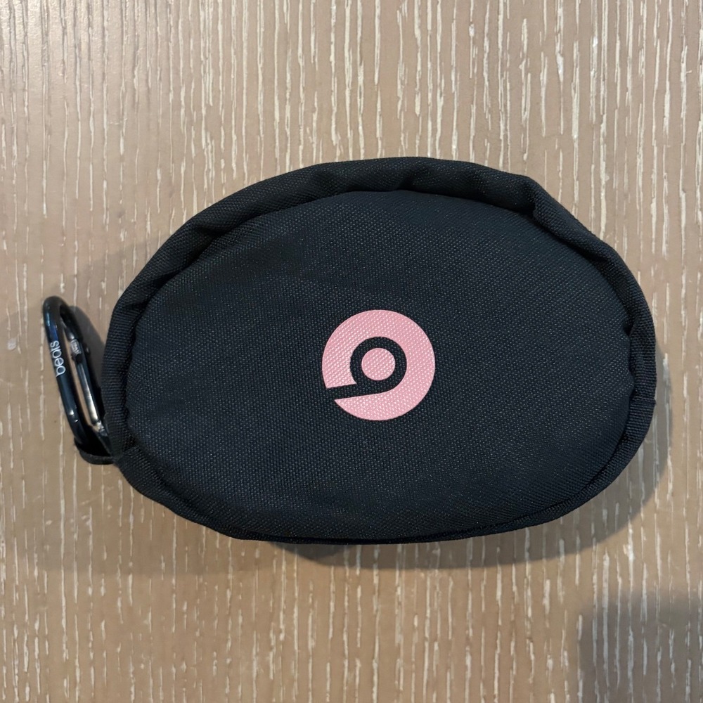 Beats by Dre Black Soft Shell Earbud Carrying Case  Pink Logo Carabiner 6.5"x4"